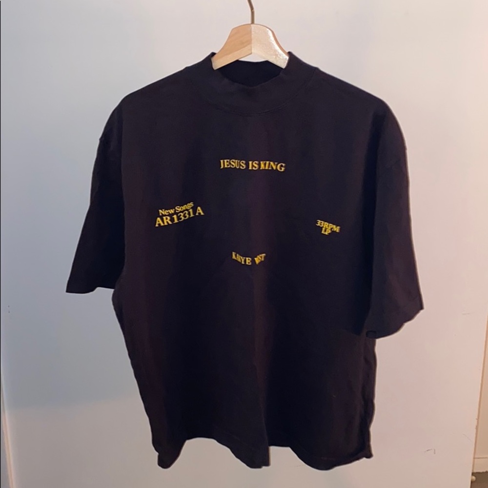 Kanye West Jesus is King tee